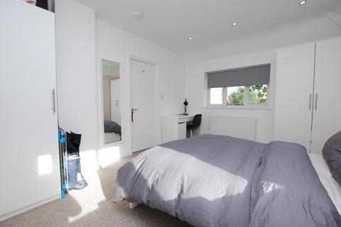 1 bedroom house of multiple occupation to rent, Ardmore Avenue, Guildford, Surrey, GU2