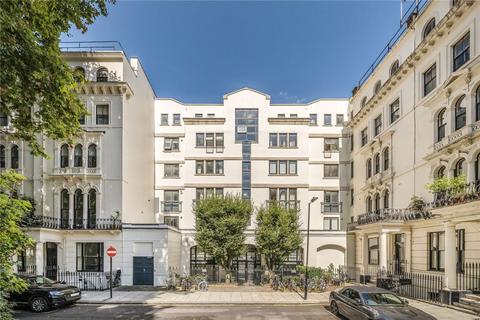 3 bedroom flat to rent, Kensington Gardens Square, London W2