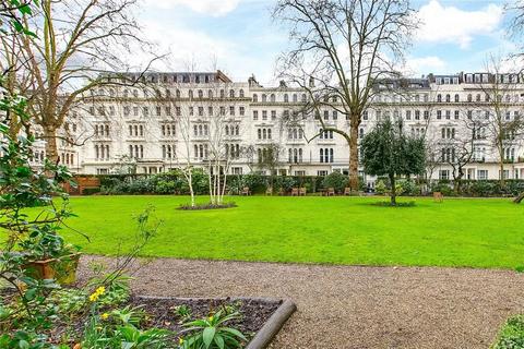 3 bedroom flat to rent, Kensington Gardens Square, London W2