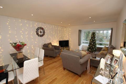 2 bedroom flat to rent, Overnhill Road, Bristol BS16