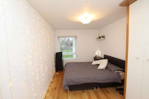 2 bedroom flat to rent, Overnhill Road, Bristol BS16