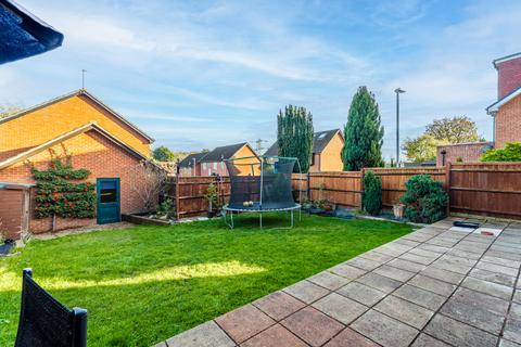 4 bedroom detached house to rent, Avalon Close, Hertfordshire WD25