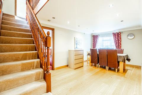 4 bedroom detached house to rent, Avalon Close, Hertfordshire WD25