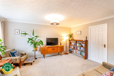 3 bedroom detached house for sale, Farnborough Drive, Doncaster