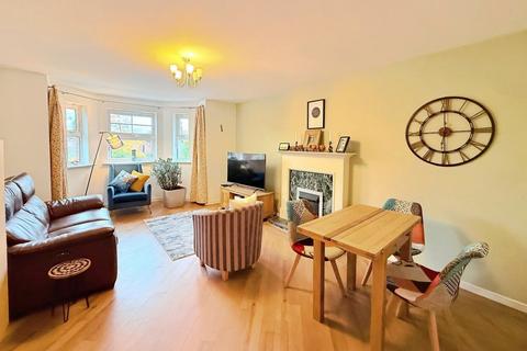 2 bedroom flat for sale, Wellington Road, Timperley, Altrincham, WA15