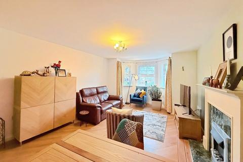 2 bedroom flat for sale, Wellington Road, Timperley, Altrincham, WA15