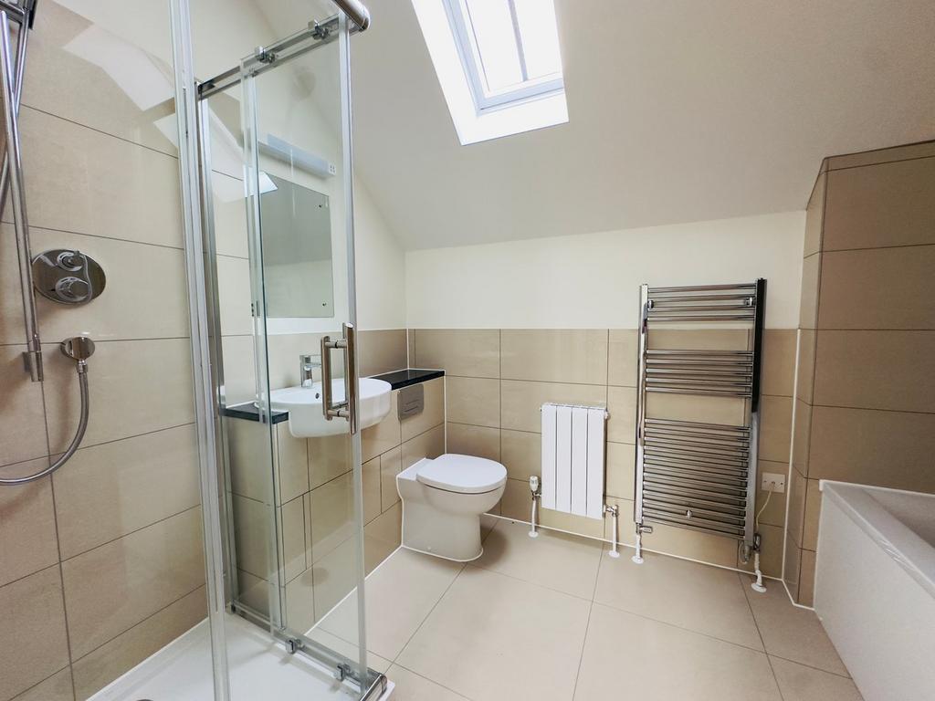 Family Bathroom Aspect 2