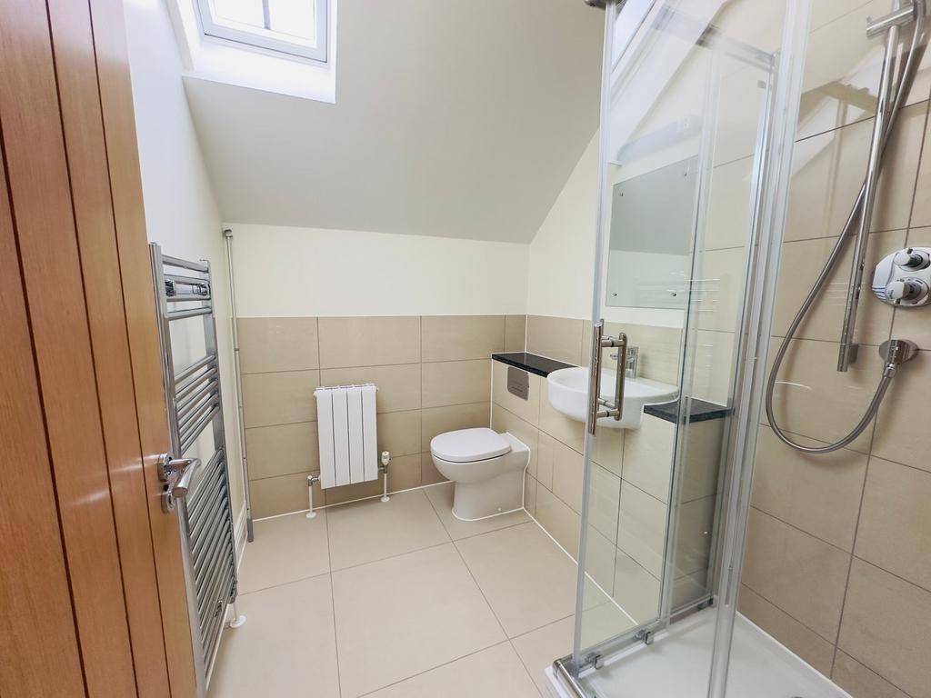 En -Suite Shower Room Aspect 2