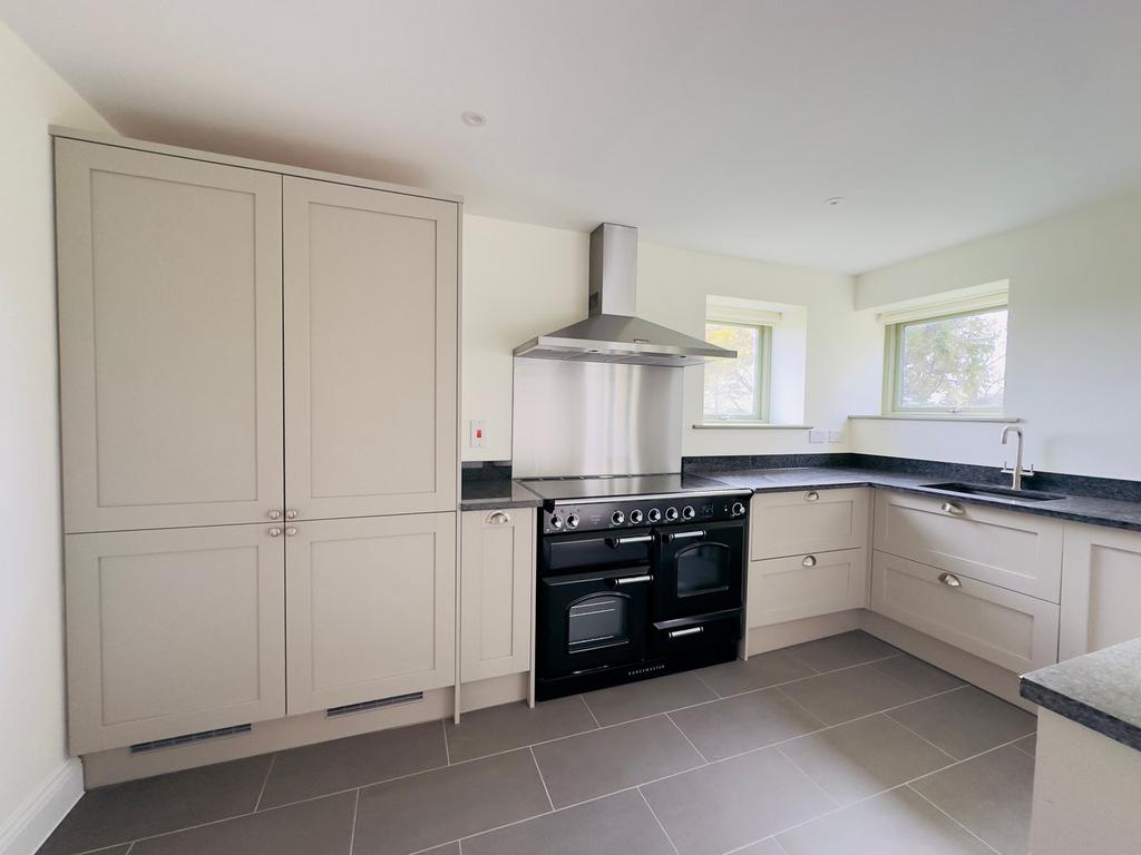 Fitted kitchen with intergrated goods