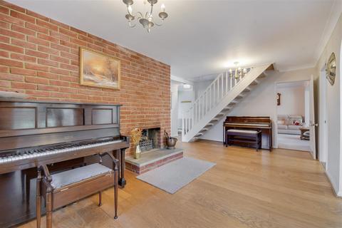5 bedroom detached house for sale, Galleywood Road, Great Baddow, Chelmsford
