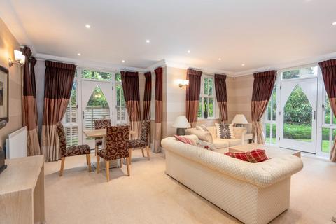 undefined, Ellesmere Road, WEYBRIDGE, KT13