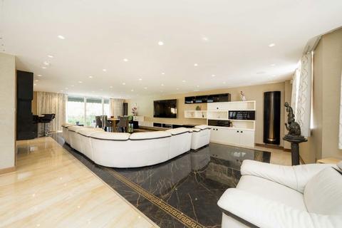 undefined, Edgeworth Crescent, London NW4