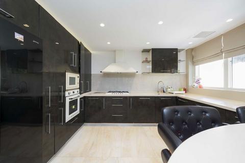 undefined, Edgeworth Crescent, London NW4