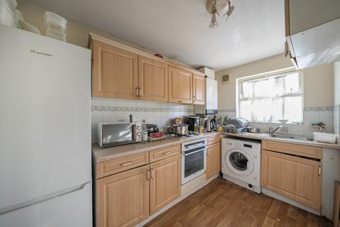 2 bedroom apartment for sale, Upward Court, Romford RM1