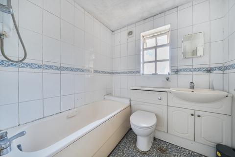 2 bedroom apartment for sale, Upward Court, Romford RM1
