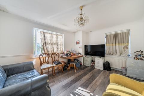 2 bedroom apartment for sale, Upward Court, Romford RM1