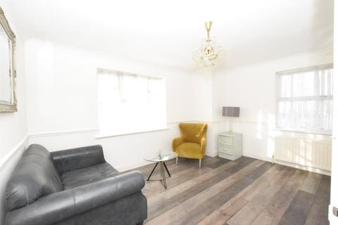 2 bedroom apartment for sale, Upward Court, Romford RM1