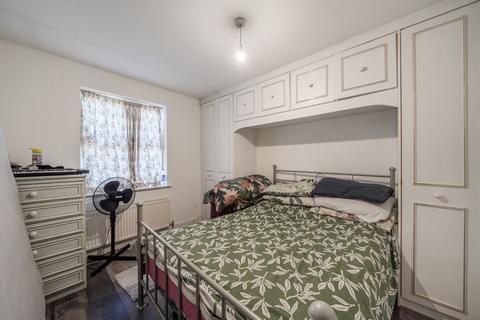 2 bedroom apartment for sale, Upward Court, Romford RM1