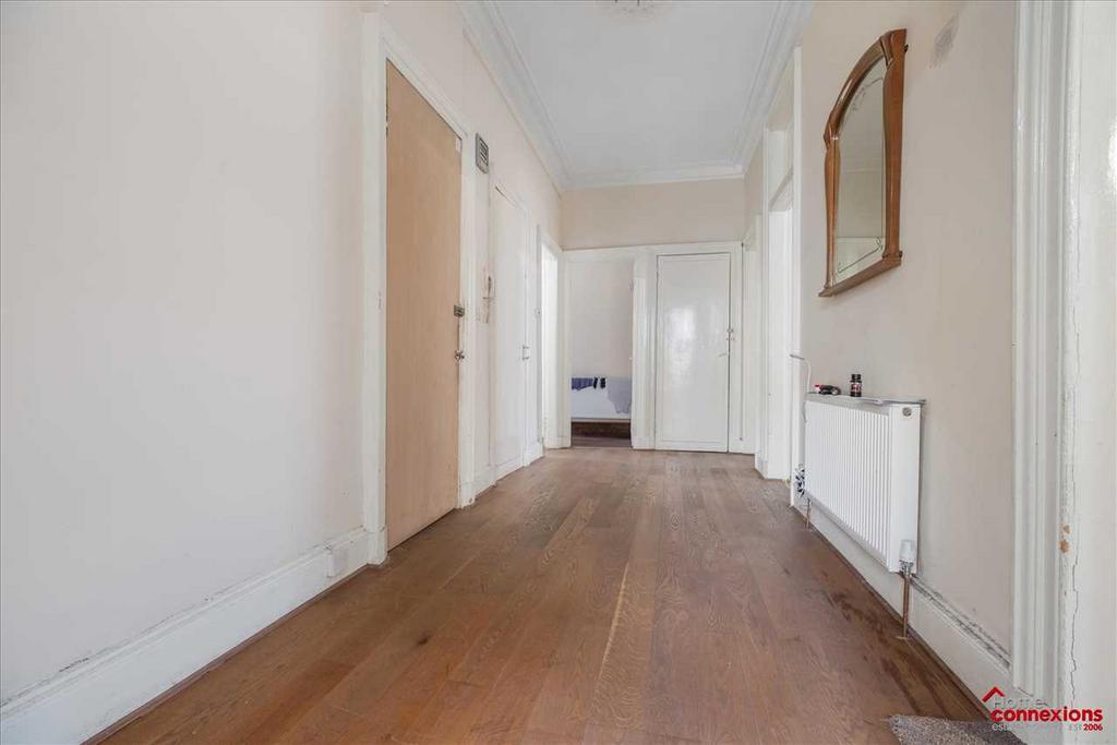 Entrance Hallway (2)
