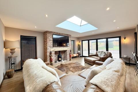 2 bedroom semi-detached bungalow for sale, Dudley Gardens, Sunderland, SR3