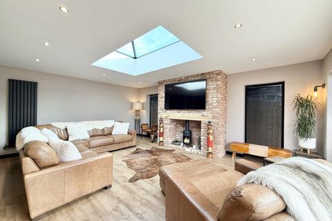 2 bedroom semi-detached bungalow for sale, Dudley Gardens, Sunderland, SR3