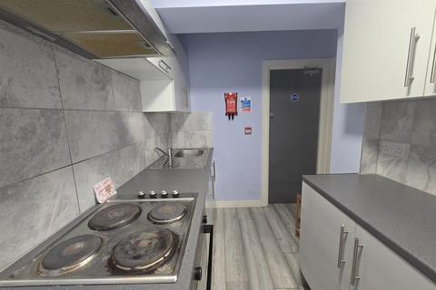 Studio to rent, Rowan Road, West Drayton