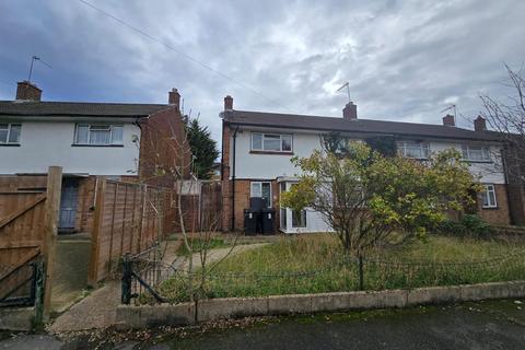 Studio to rent, Rowan Road, West Drayton