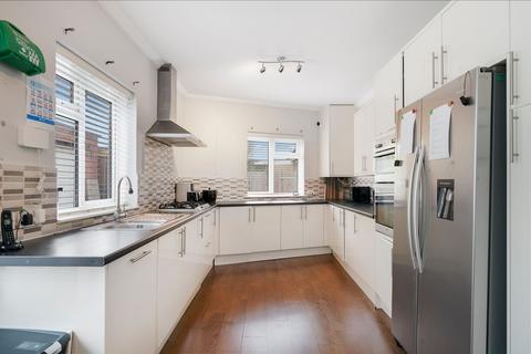5 bedroom bungalow for sale, Roding Lane North, Woodford Green IG8