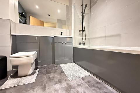 2 bedroom apartment for sale, The Gallery, Blackfriars Street, Salford