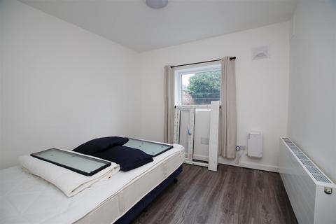 undefined, Hythe Road, Swindon SN1