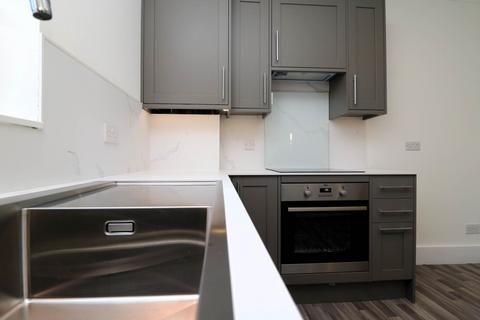 1 bedroom flat to rent, High Street, London