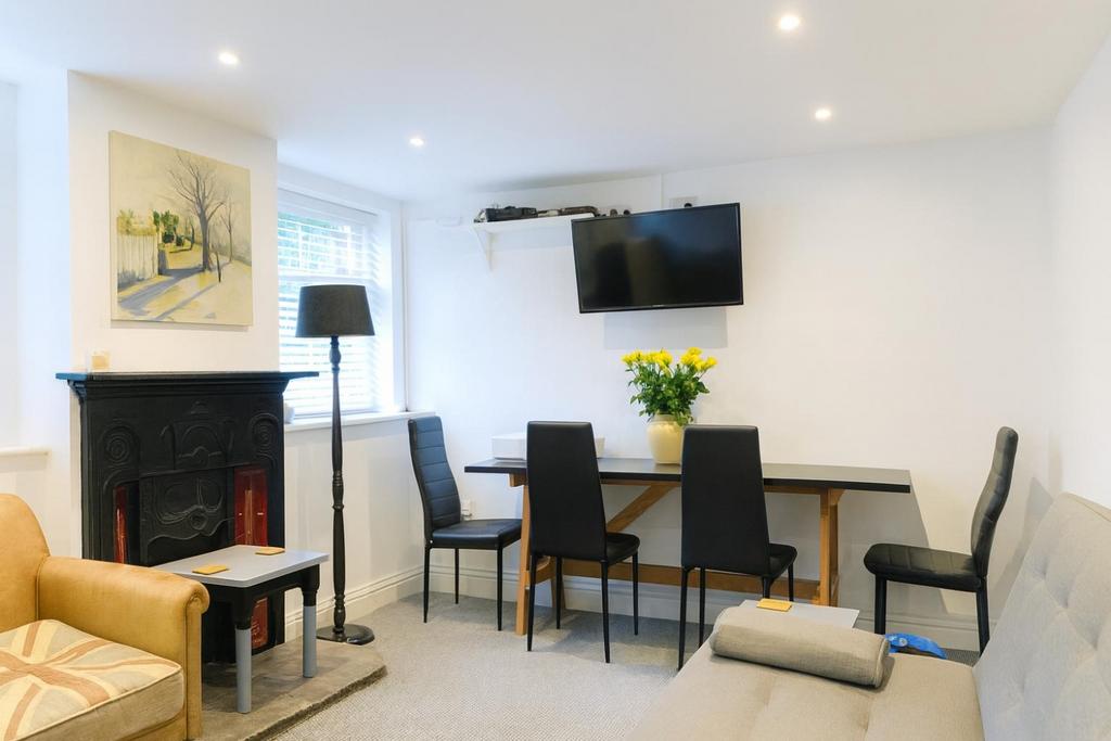 Living dining room marketing (1)