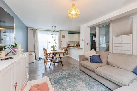 3 bedroom end of terrace house for sale, Greenview Walk, Kent ME7