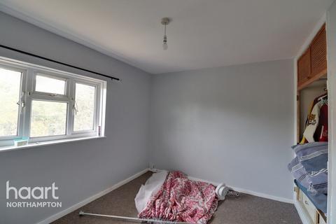 3 bedroom terraced house to rent, Conway Close, Northampton
