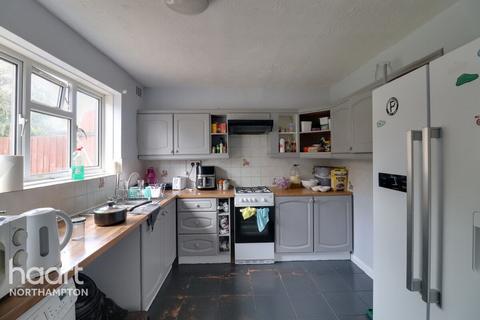 3 bedroom terraced house to rent, Conway Close, Northampton