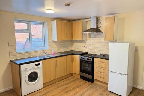 1 bedroom flat to rent, High Street, Cradley Heath B64