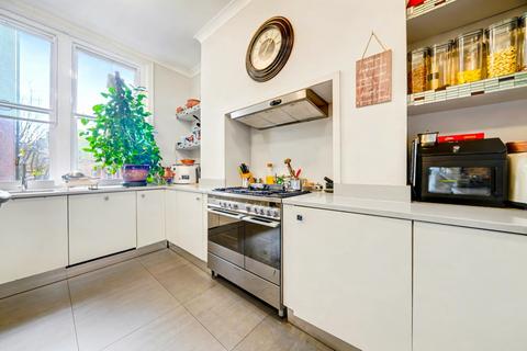 4 bedroom apartment to rent, Avenue Mansions, Hampstead, London NW3