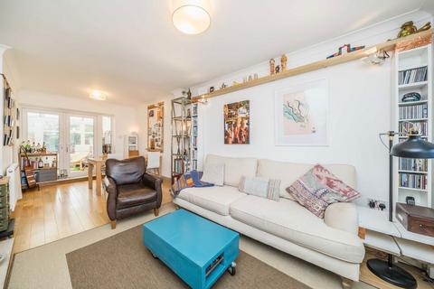 3 bedroom terraced house for sale, Bazalgette Gardens, New Malden KT3