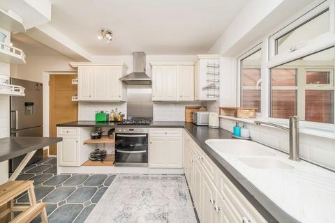 3 bedroom terraced house for sale, Bazalgette Gardens, New Malden KT3