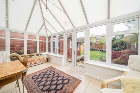 3 bedroom terraced house for sale, Bazalgette Gardens, New Malden KT3