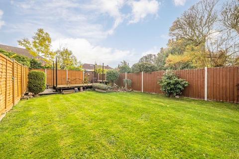 3 bedroom terraced house for sale, Bazalgette Gardens, New Malden KT3