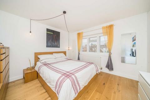 37 Bazalgette Gardens, New Malden, KT3 5HF