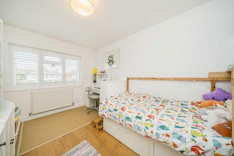 37 Bazalgette Gardens, New Malden, KT3 5HF