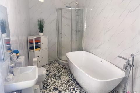1 bedroom in a house share to rent, Henrietta Street, Cheltenham GL50