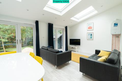 6 bedroom semi-detached house to rent, Kitchener Road, Southampton, SO17 3SF