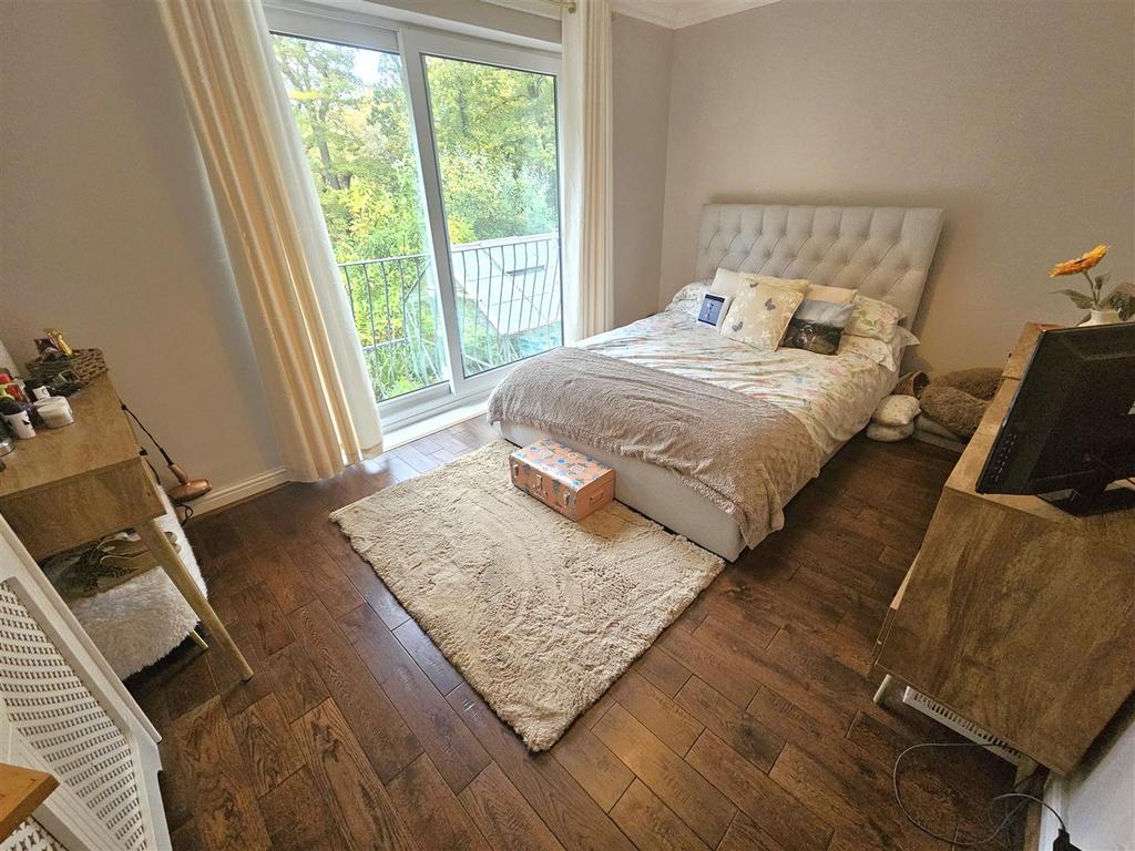 Bedroom 1.jpg