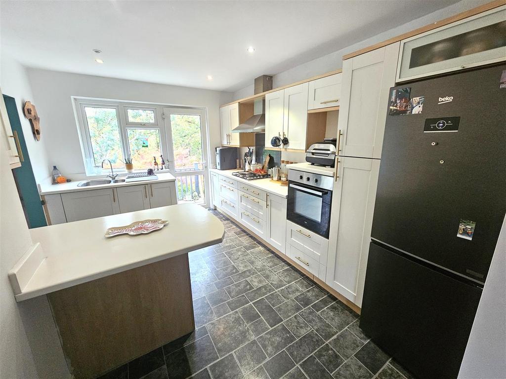 Kitchen (2).jpg