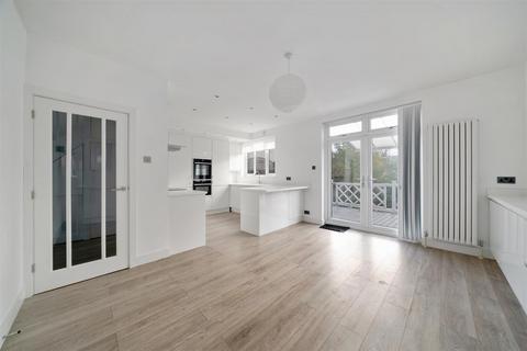 undefined, Parkway, Raynes Park SW20