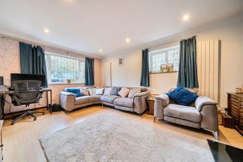 undefined, Ruskin Close, Basingstoke RG21 3QH