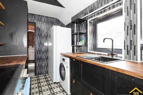 3 bedroom semi-detached house to rent, Beckett Street, BILSTON, West Midlands, WV14